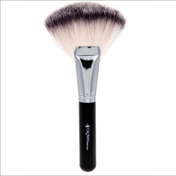 CROWN COSMETICS—SET OF 3 CROWN MAKEUP BRUSHES!! (BNWT/INDIVIDUALLY WRAPPED)!! - Picture 4 of 7